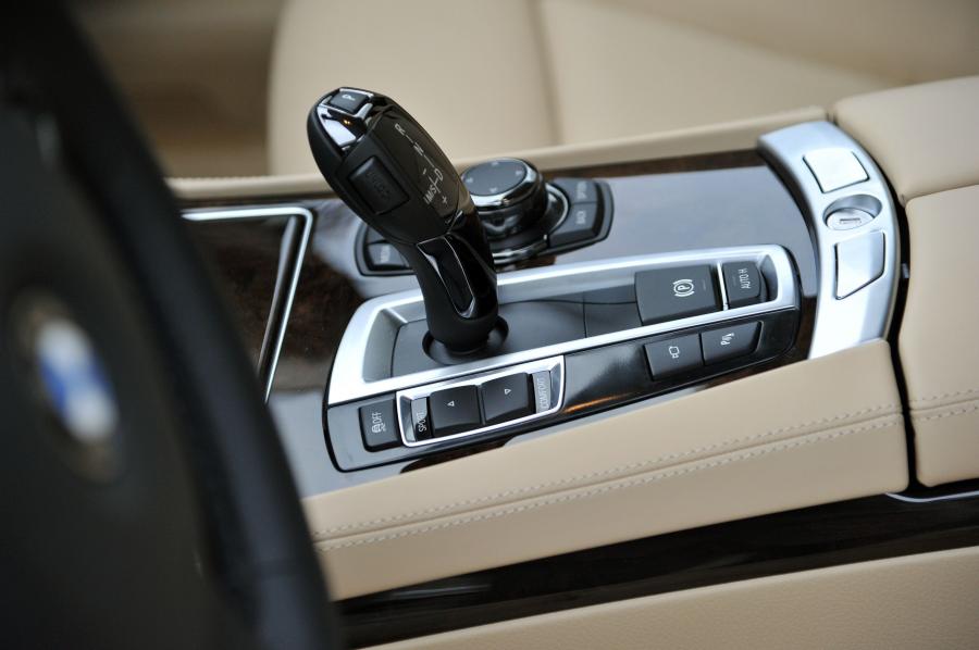  BMW 750iL 2013 года  (фото 31 из 96)